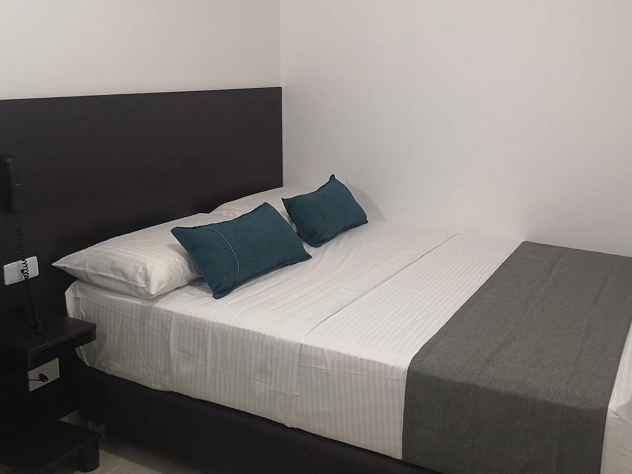 Hotel Mar Inn Кали Екстериор снимка