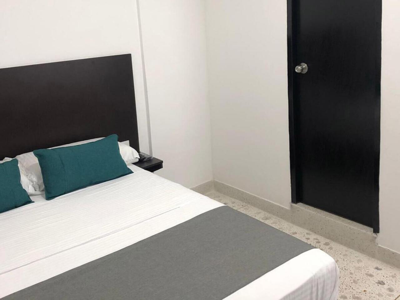 Hotel Mar Inn Кали Екстериор снимка